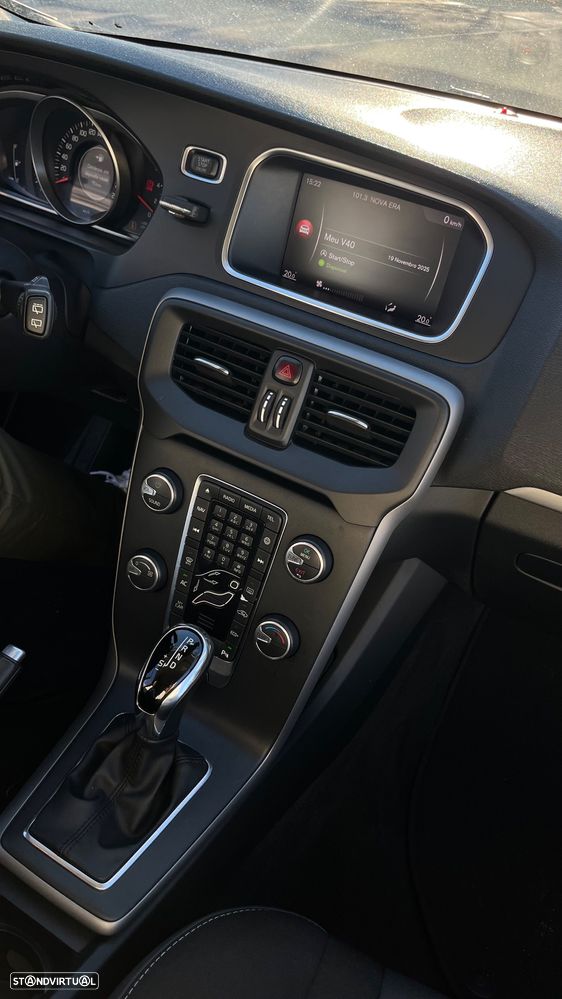 Volvo V40 2.0 D3 Momentum Geartronic - 29