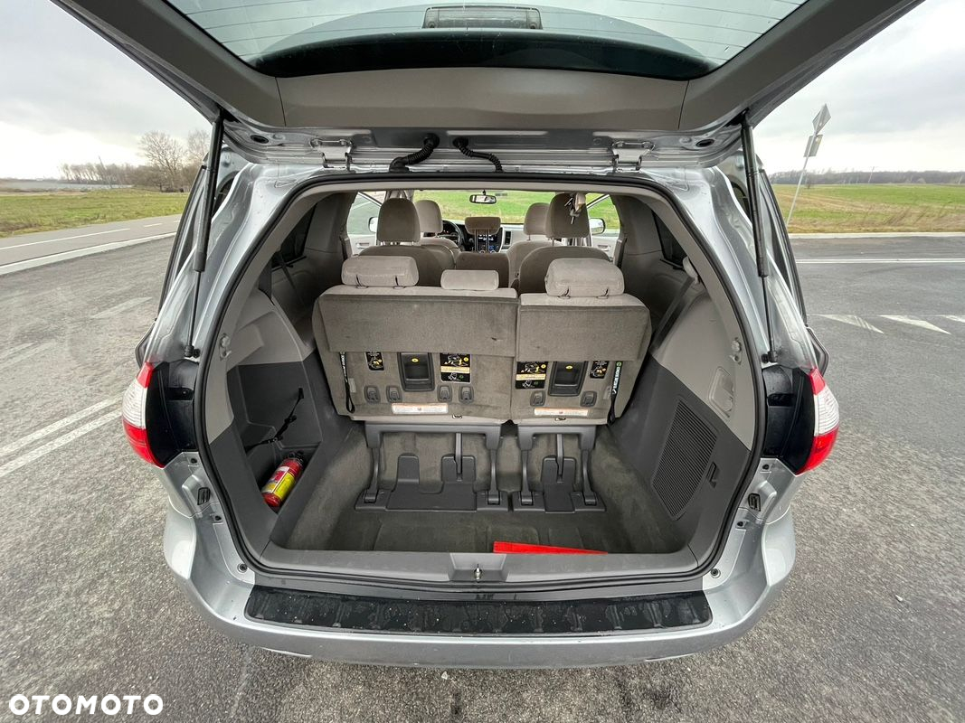 Toyota Sienna 3.5 V6 - 10