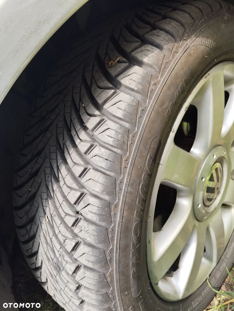 Volkswagen Touran 1.6 FSI Trendline - 17