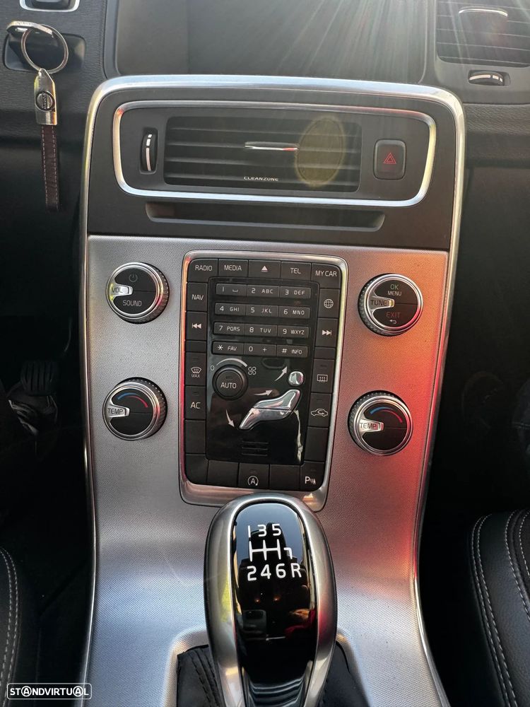 Volvo V60 2.0 D4 Momentum - 12