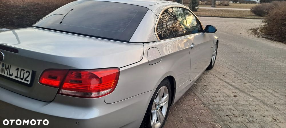 BMW Seria 3 320i - 32