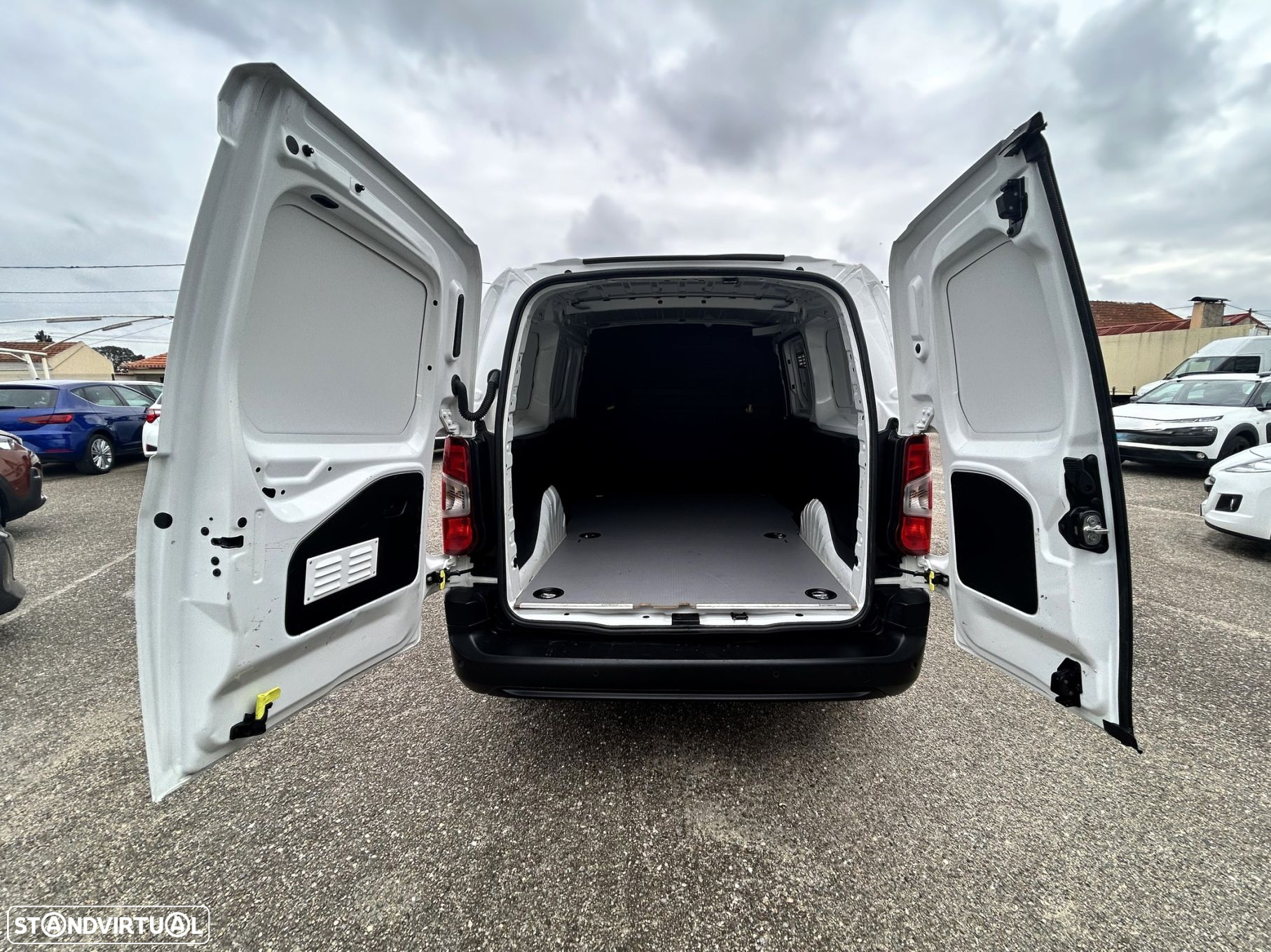 Peugeot Partner 1.5 BlueHDi Asphalt Longa - 27
