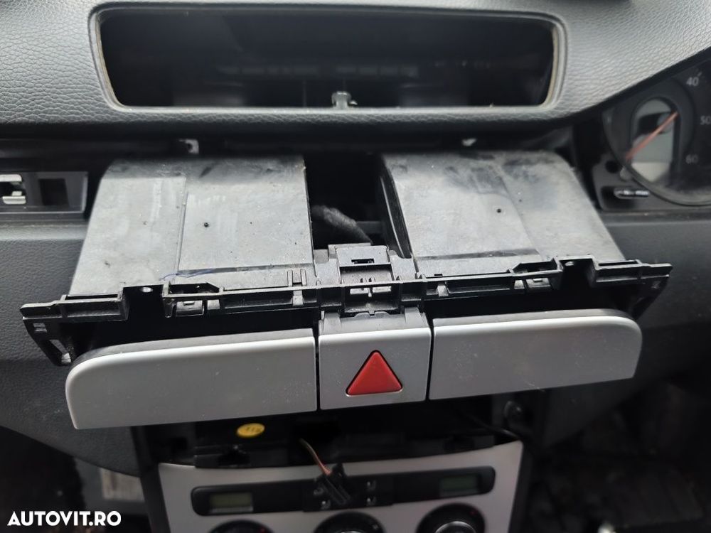 Sertărașe bord cu trimuri și buton avarii Volkswagen Passat B6 - 3