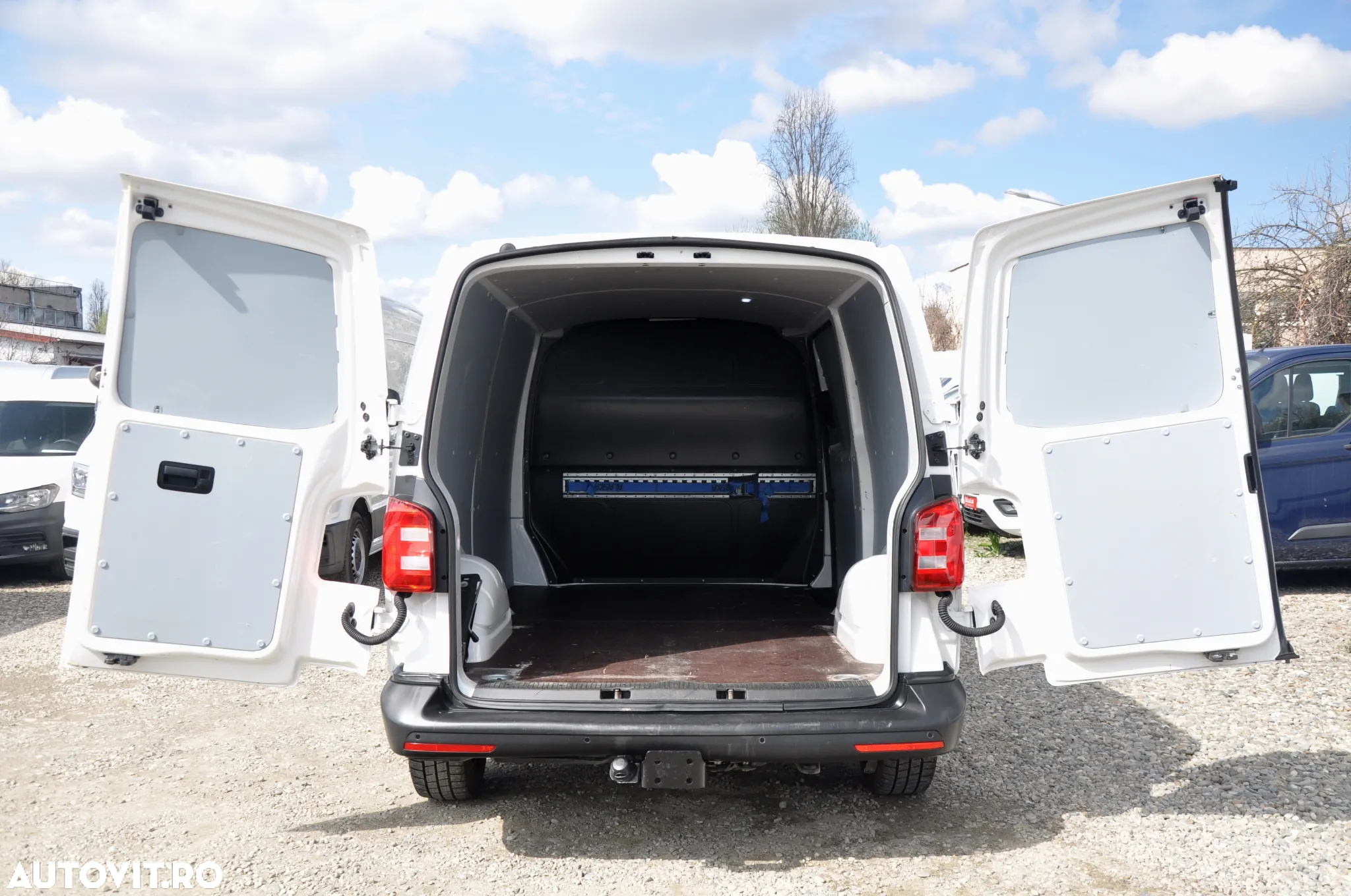 Volkswagen Transporter T6 L2H1 Van - 7