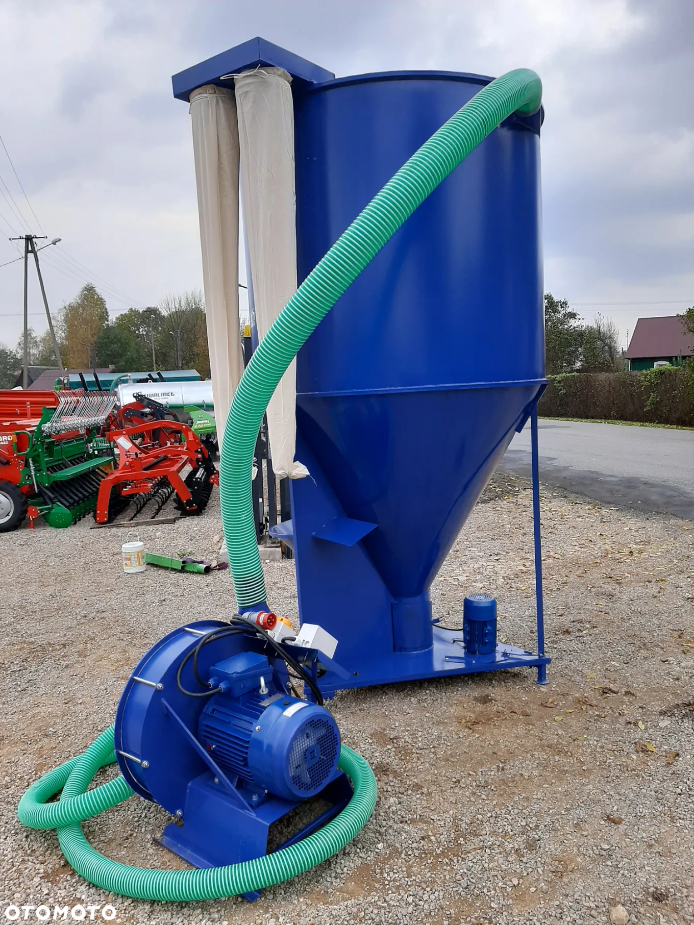 ZESTAW/AGREGAT PASZOWY mieszalnik 0,5-2t + śrutownik/rozdrabniacz/młynek OSUCH (wąż ssący 5m + tłoczący 3m +ssawa+ worki) waga TRANSPORT od ręki - 10