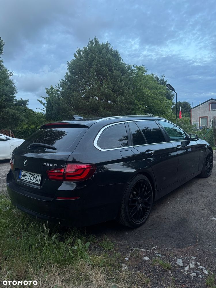 BMW Seria 5 525d xDrive - 10