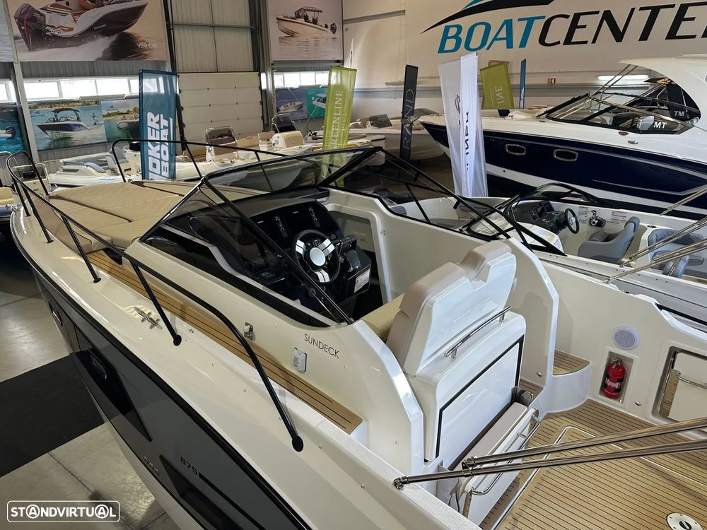 Quicksilver Activ 875 Sundeck - 7
