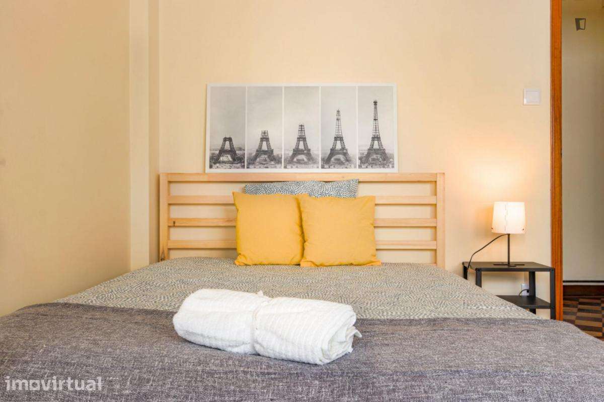 Quarto - localizado em Santo Ildefonso Porto - Grande imagem: 5/8