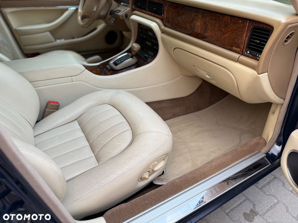 Jaguar XJ XJ12 6.0 - 11