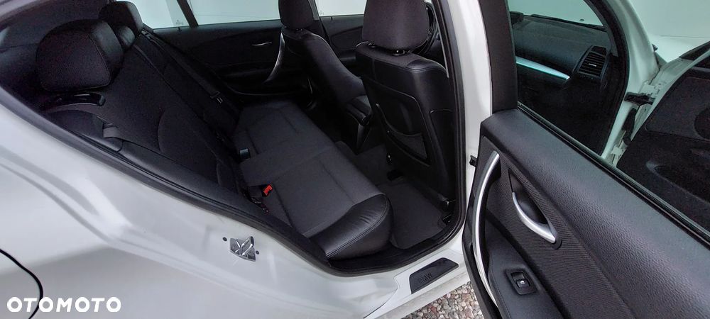 BMW Seria 1 120d - 26