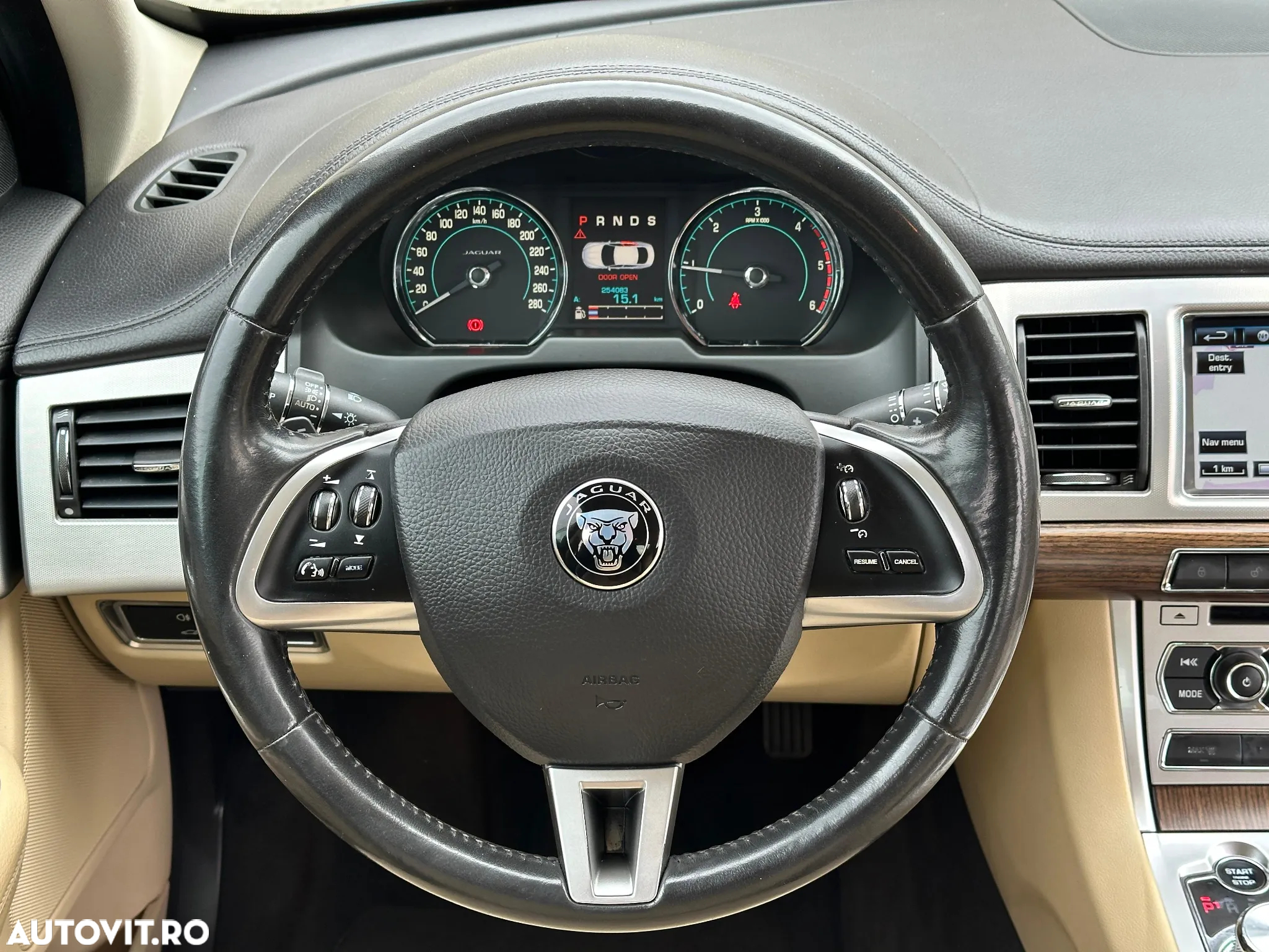 Jaguar XF 2.2D - 21