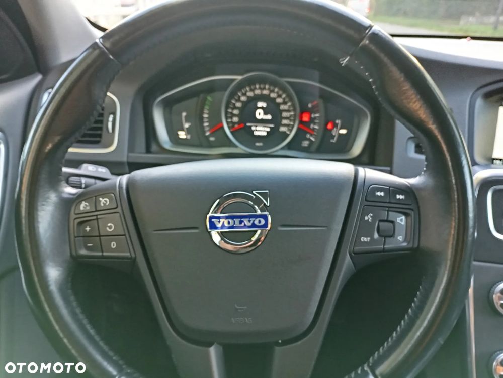Volvo V60 D4 Momentum - 16
