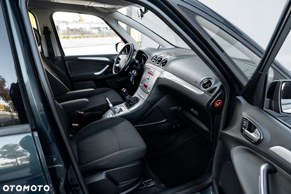 Ford Galaxy 2.0 Ambiente - 23