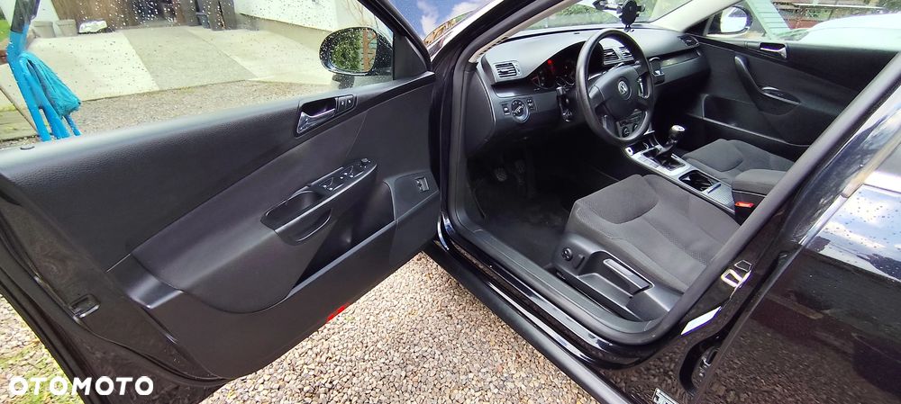 Volkswagen Passat 1.6 FSI Comfortline - 22