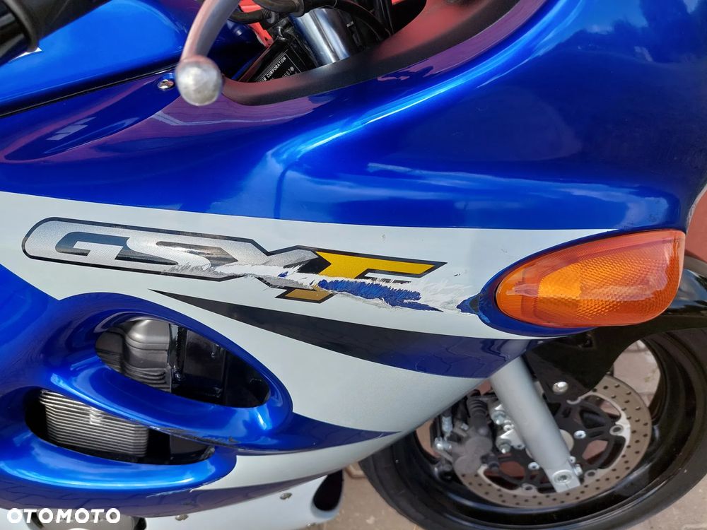 Suzuki GSX - 16