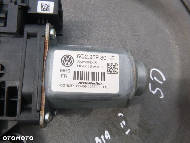 PODNOŚNIK ELEKTRYCZNY SZYBY PRAWY PRZÓD PRAWY PRZEDNI SKODA FABIA II 07- 6Q2.959.801.E - 9
