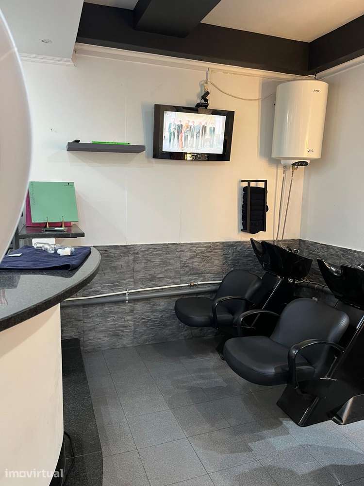 Venda de loja no Centro Comercial Elias Garcia- Ilha da Madeira - Grande imagem: 3/7