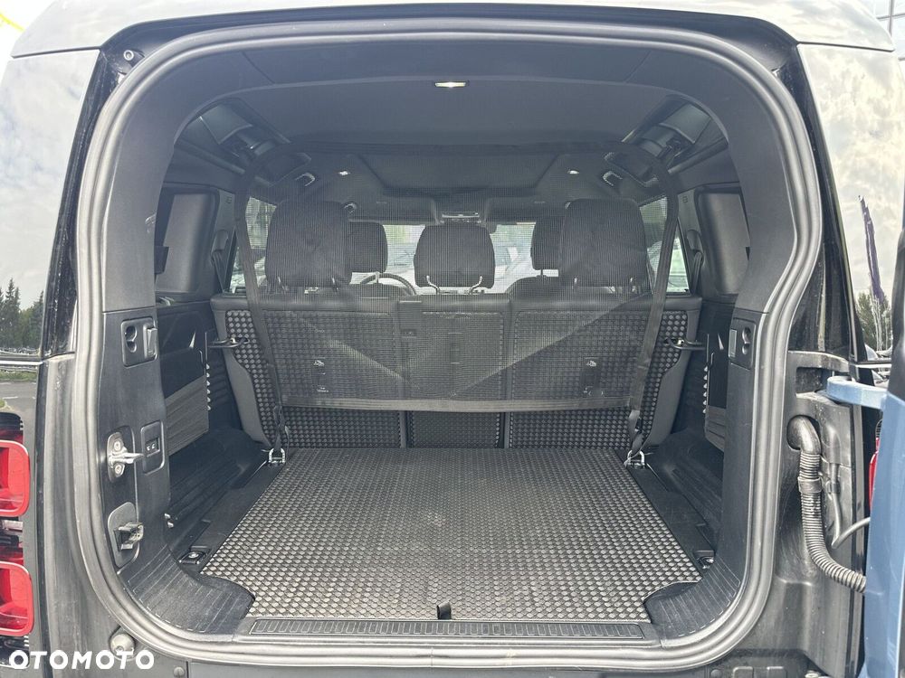 Land Rover Defender - 22