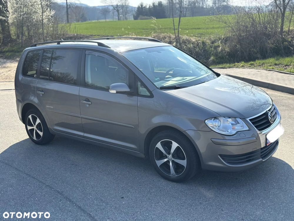 Volkswagen Touran 1.9 TDI Conceptline DSG - 2