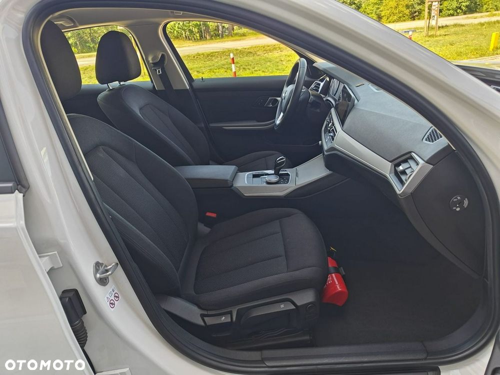 BMW Seria 3 - 16