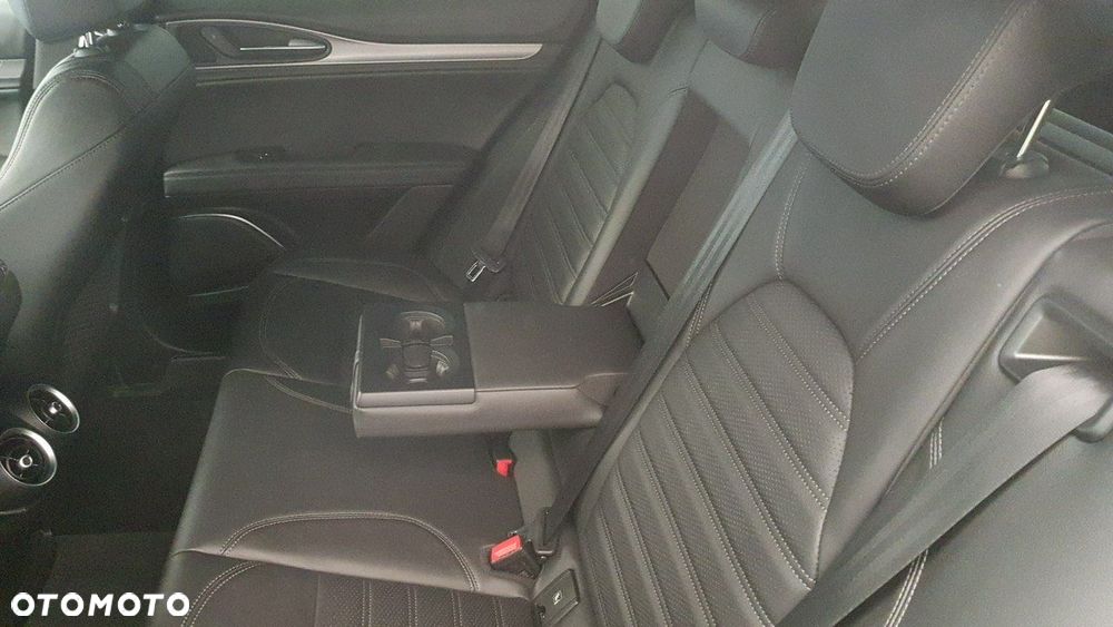 Alfa Romeo Stelvio - 17