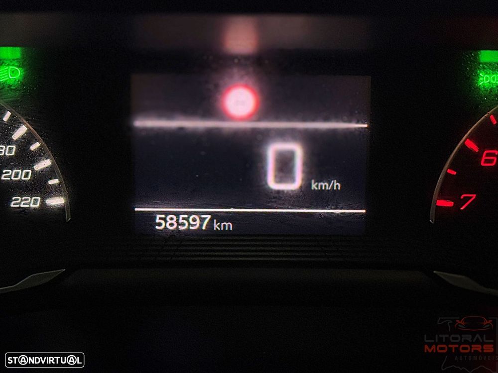 Peugeot 208 1.2 PureTech SE Style - 23