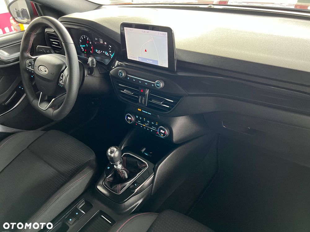 Ford Focus 1.0 EcoBoost ST-Line - 34