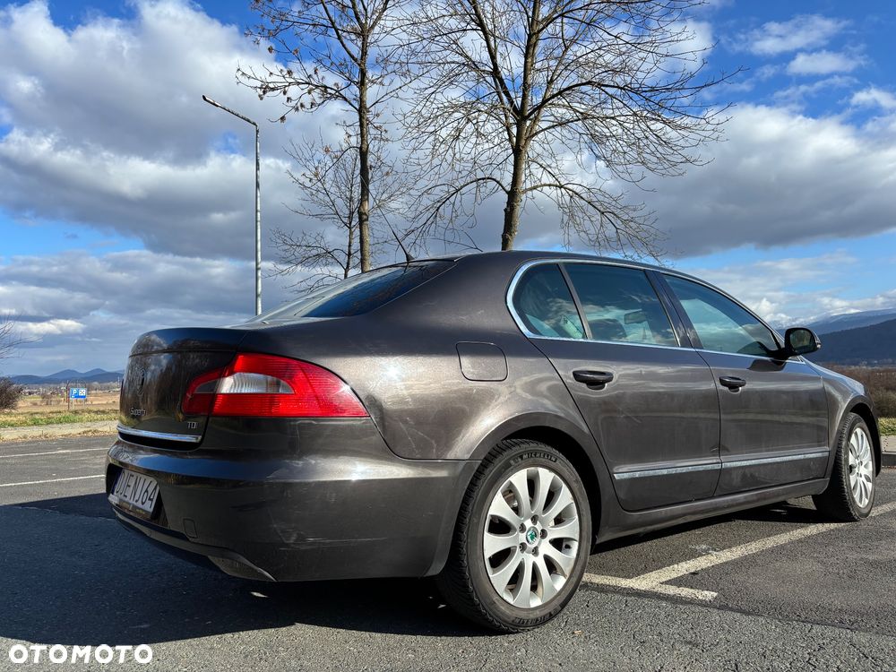 Skoda Superb 2.0 TDI Elegance DSG - 5