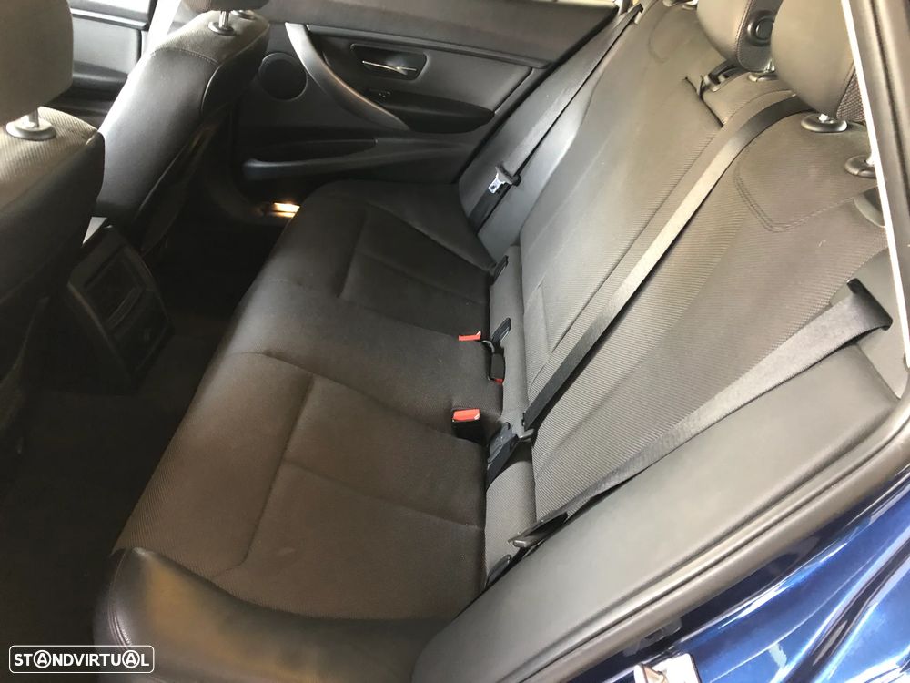 BMW 318 d Touring Sport Line - 12