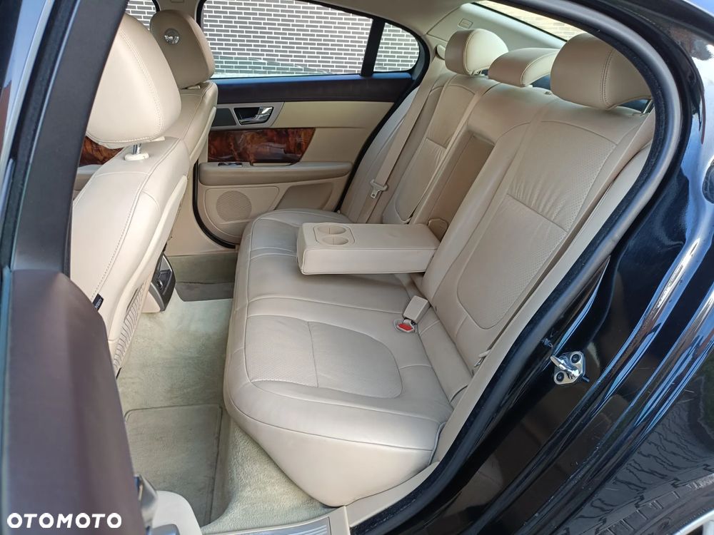 Jaguar XF 3.0 V6 Diesel Premium Luxury - 24