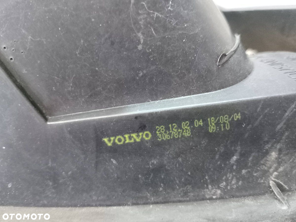 LAMPA TYLNA PRAWA VOLVO V50 30678748 KOMBI - 10