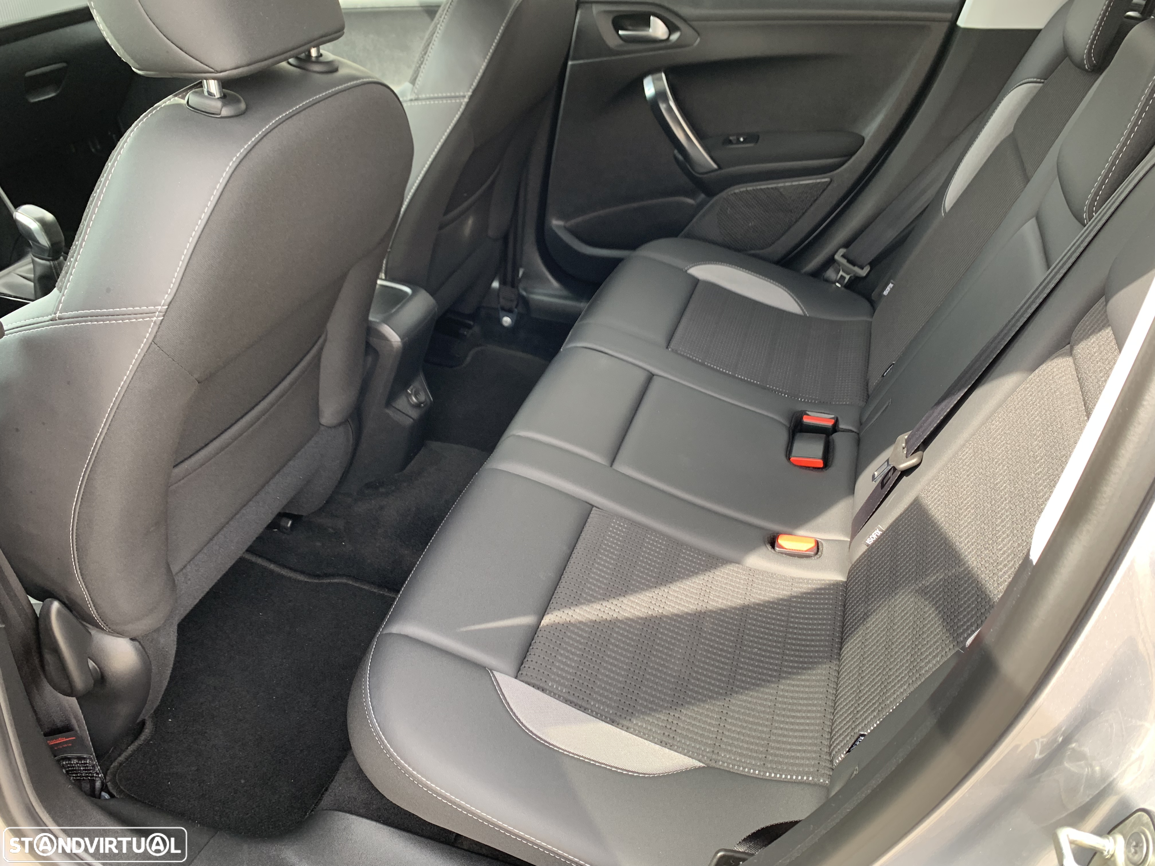 Peugeot 2008 1.2 PureTech Allure - 7