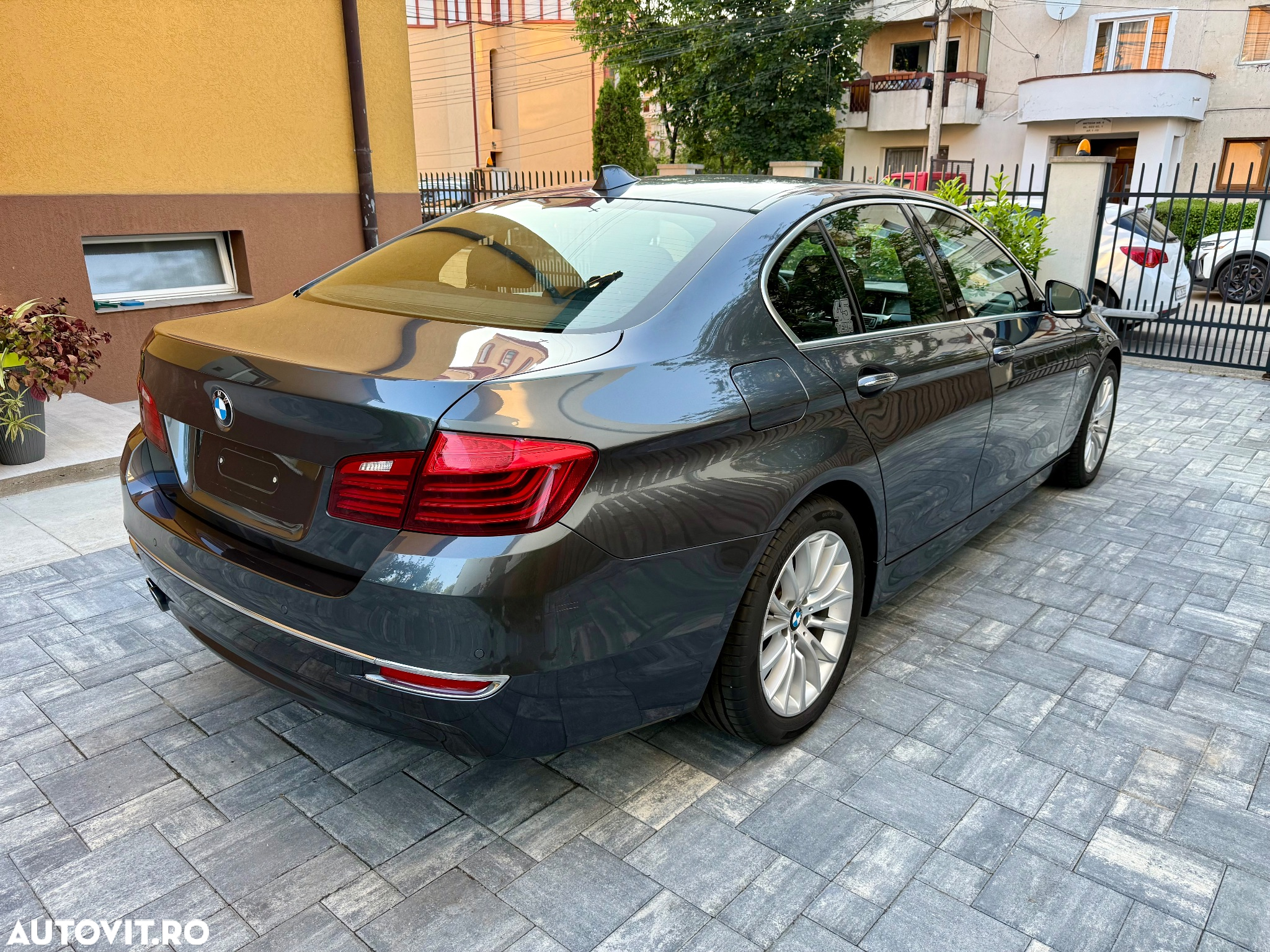 BMW Seria 5 520d xDrive Aut. Luxury Line - 2