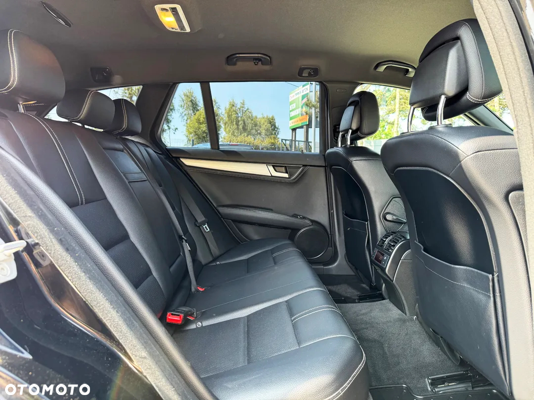 Mercedes-Benz Klasa C 300 T CDI 4Matic 7G-TRONIC Avantgarde Edition - 33