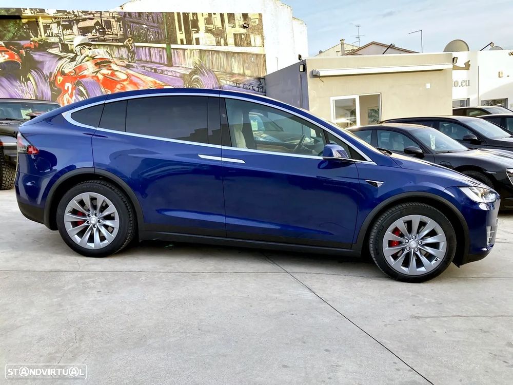 Tesla Model X - 2