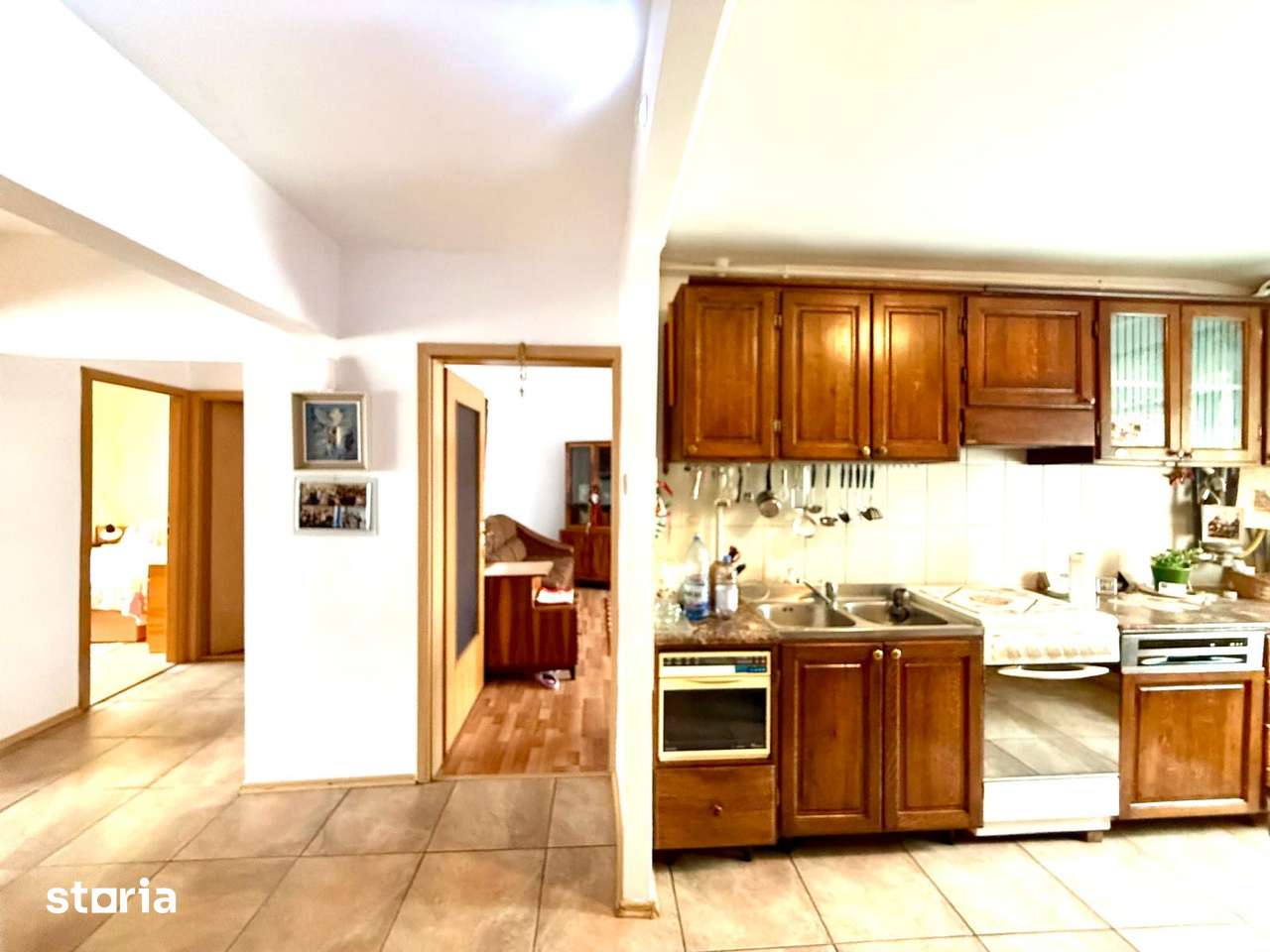 Apartament 3 camere 70 mp hol în Z cu 2 băi, 2 balcoane zona Pietris — fotografia 1