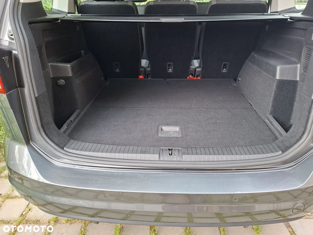 Volkswagen Touran 1.5 TSI EVO Active - 23