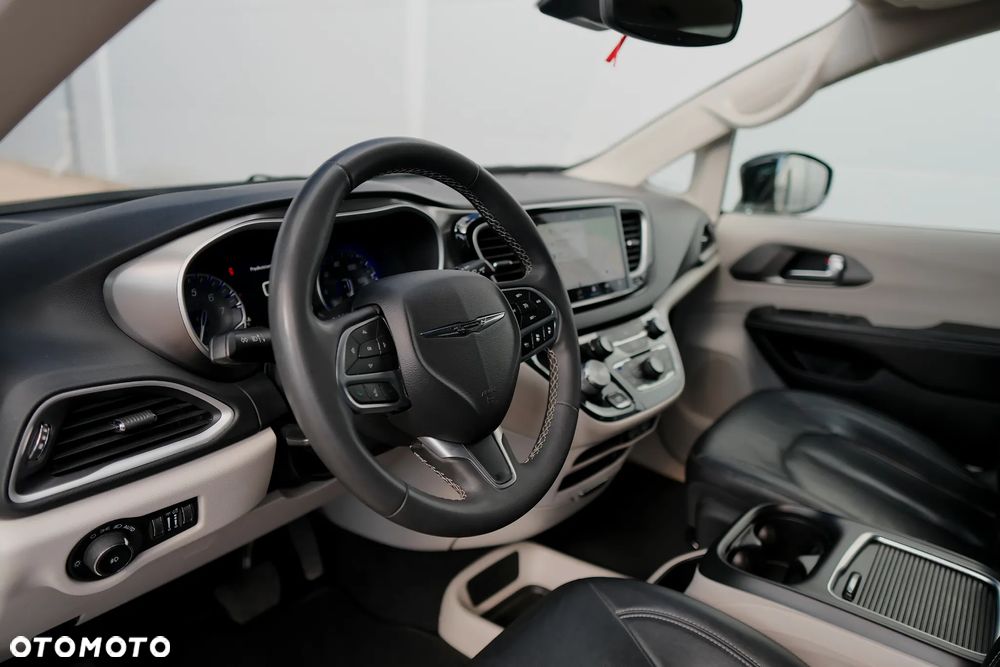 Chrysler Pacifica - 40