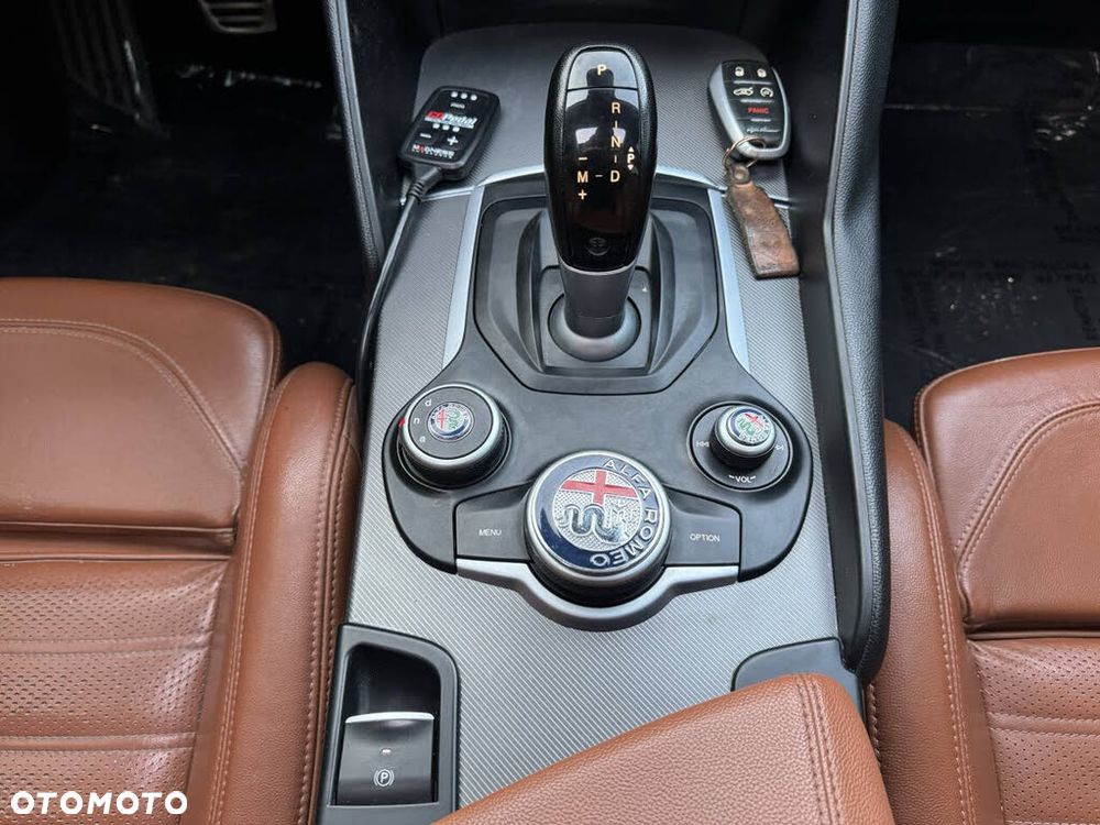 Alfa Romeo Giulia - 19