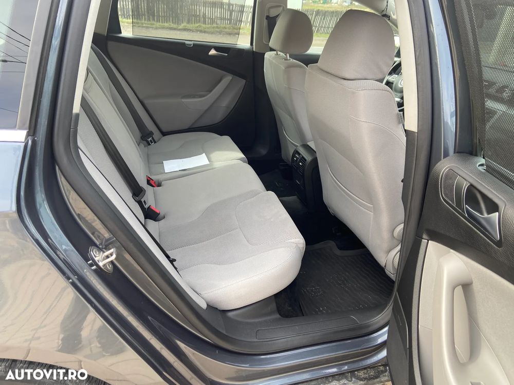 Volkswagen Passat - 12