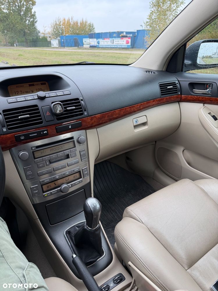 Toyota Avensis 2.0 VVT-i Prestige - 11