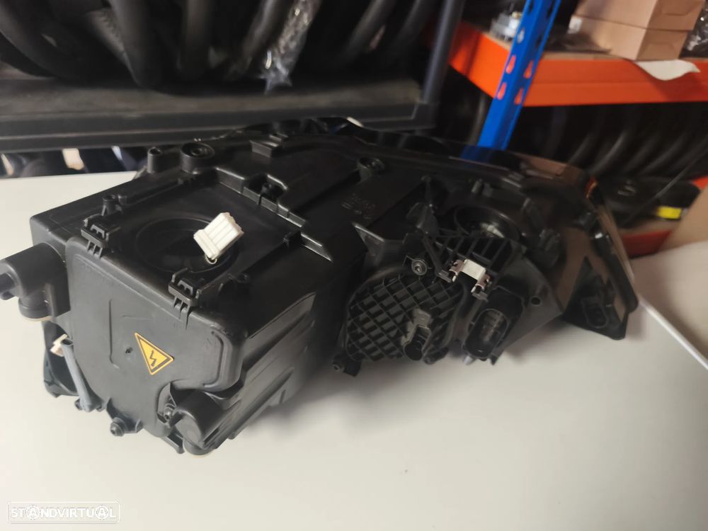 Farol direito bi-xenon Led Audi S1 -8XA941006B - 4