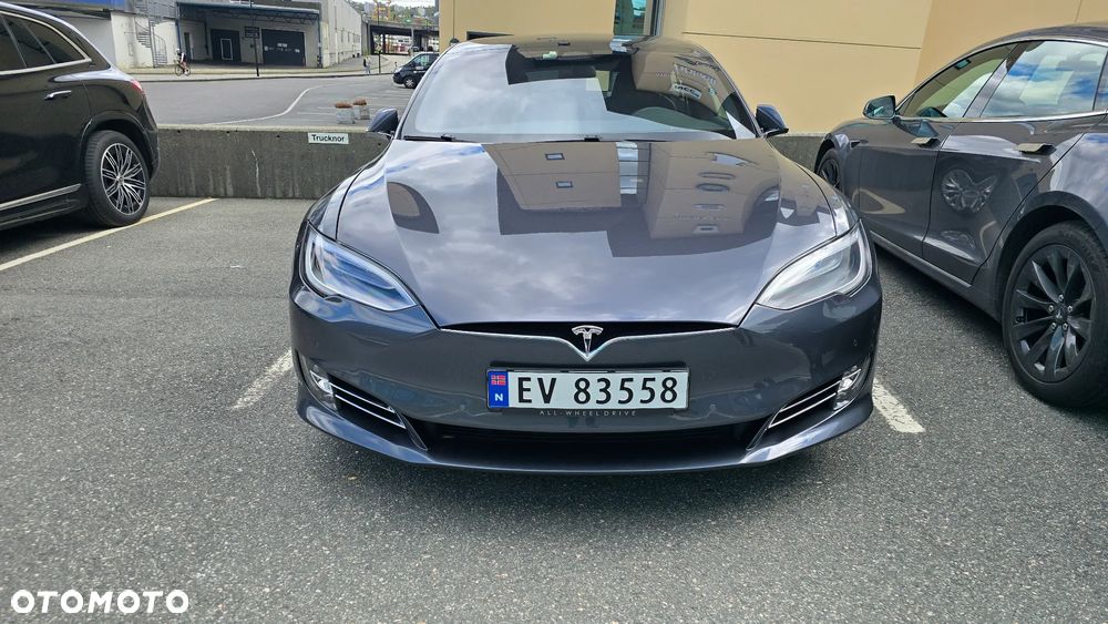 Tesla Model S - 2