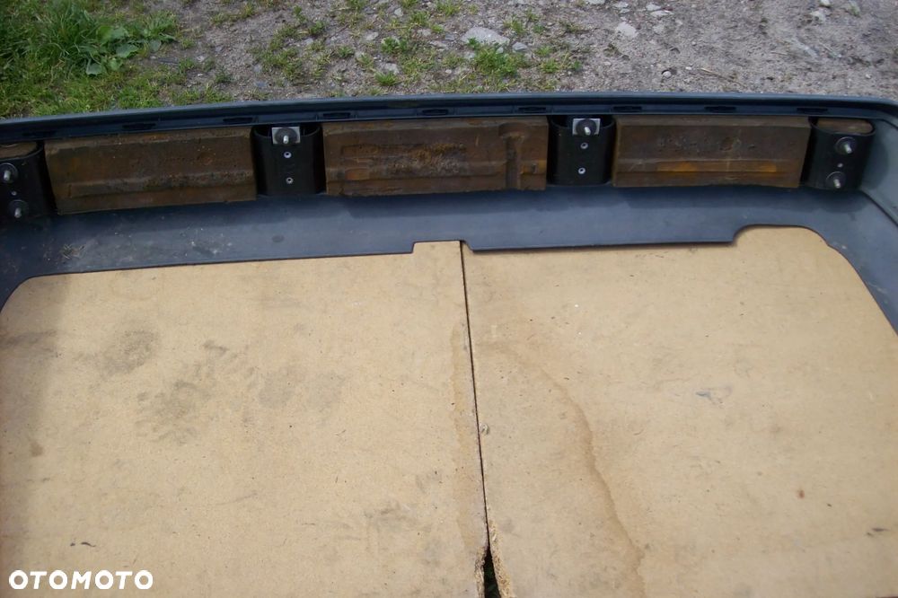 ZDERZAK TYLNY MERCEDES W124 SEDAN - 8