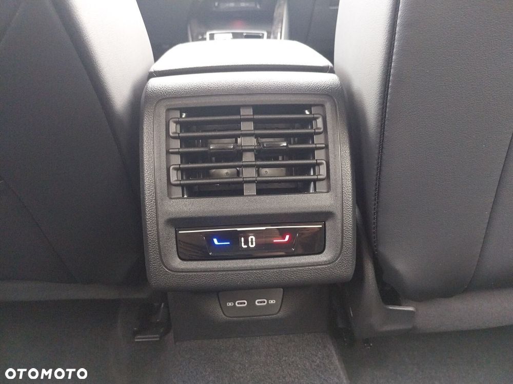 Volkswagen Golf Variant 2.0 TDI Style DSG - 32