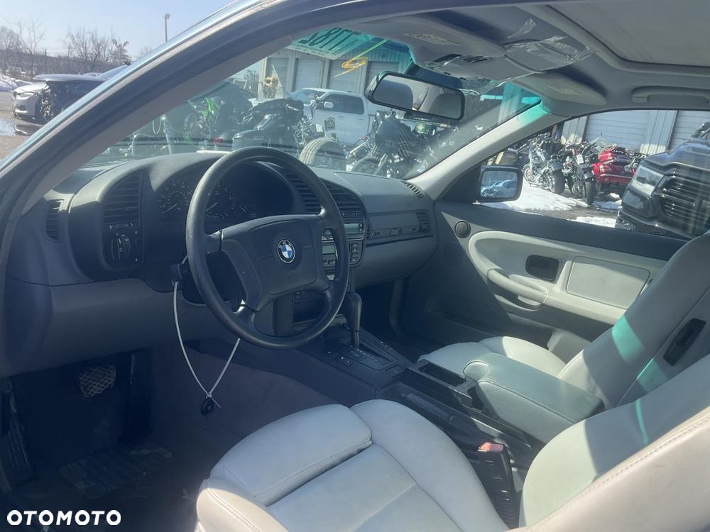 BMW Seria 3 - 16