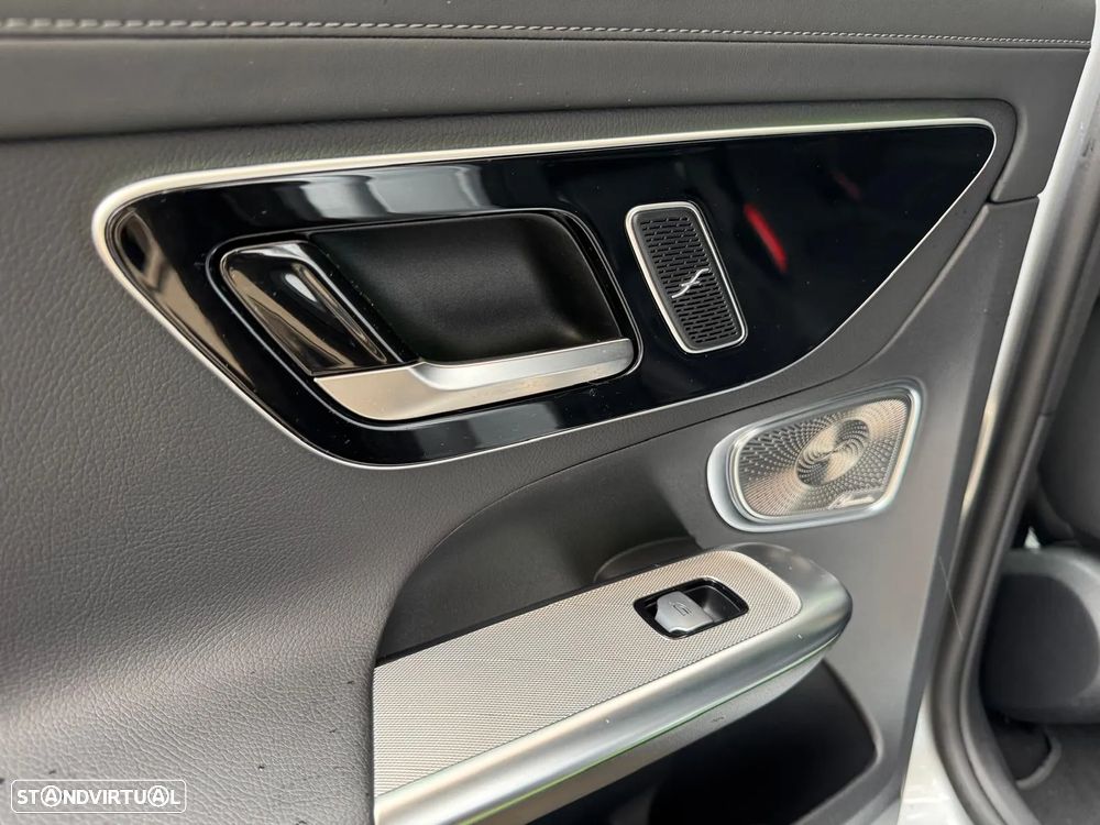 Mercedes-Benz GLC 300 e 4Matic 9G-TRONIC Avantgarde Advanced - 24