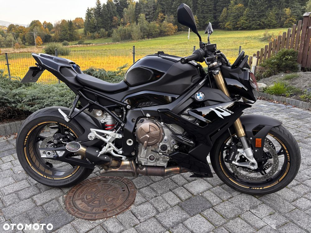 BMW S