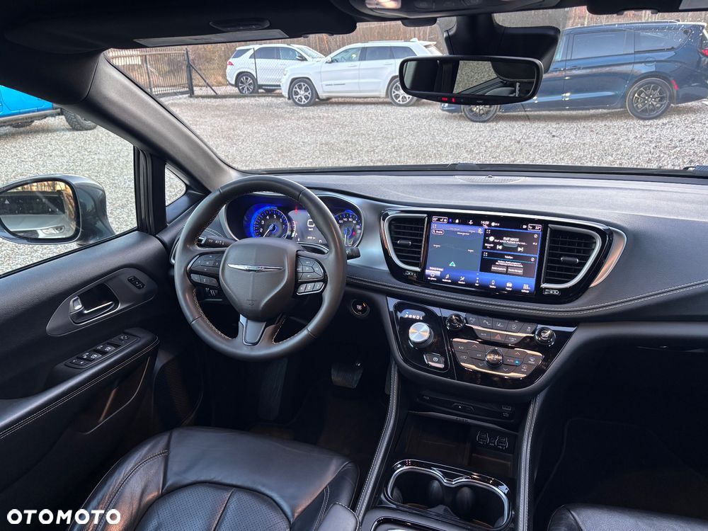 Chrysler Pacifica - 21