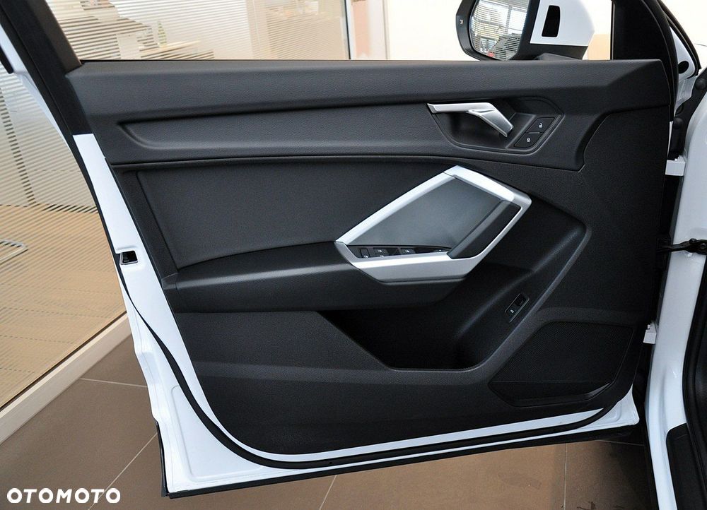 Audi Q3 Sportback - 13